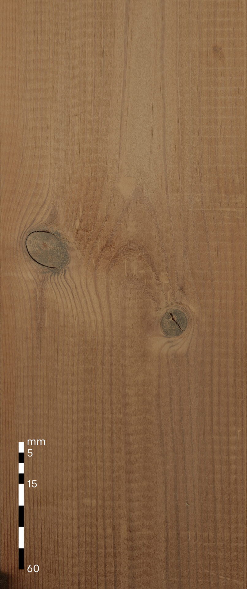 Knots with perimeter crack
