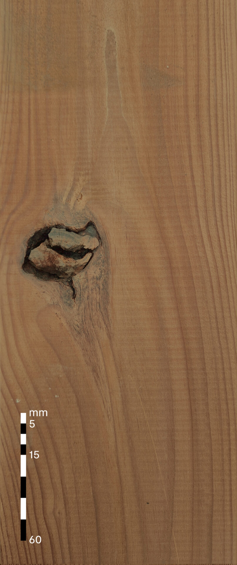 Cracked knots